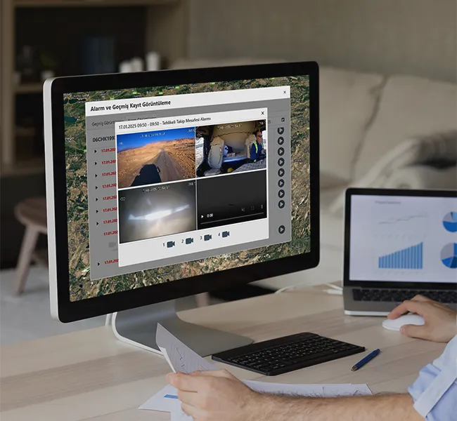Kamera dasbor atau dashcam berteknologi AI untuk pemantauan driver dalam satu aplikasi